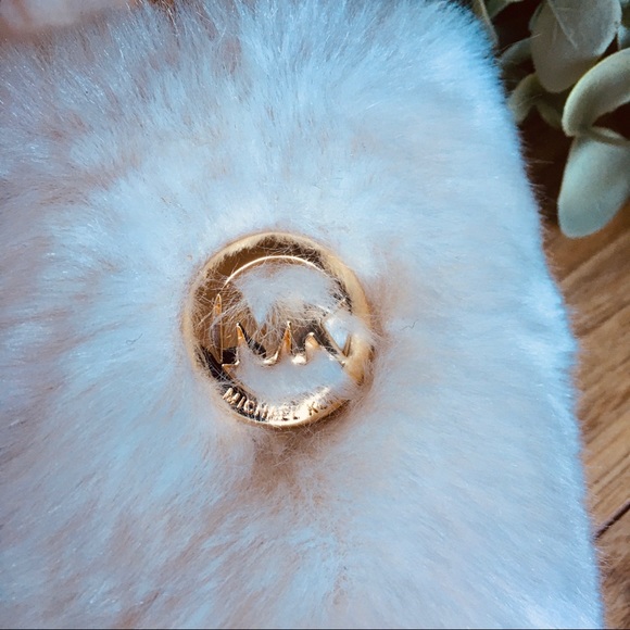 🌿Michael Kors White Fuzzy Slippers - Picture 6 of 6